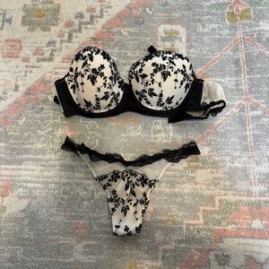 Intimissimi bra and underwear set